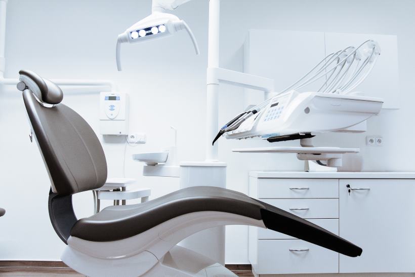 Dobry dentysta poszukiwany - jak wybrać właściwego specjalistę?
