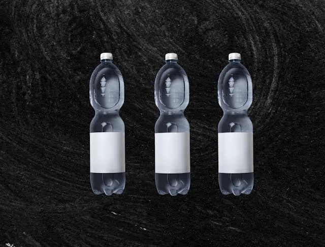 Dlaczego 1.5 litrowa woda dla firmy w plastikowych butelkach to dobry wybór?