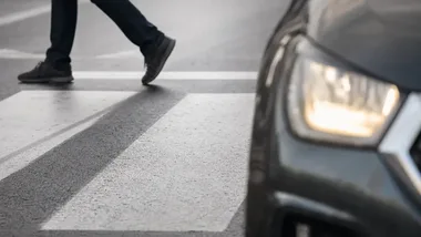Kierowca Iveco potrącił seniorkę na pasach w Olsztynie. Miał ponad promil