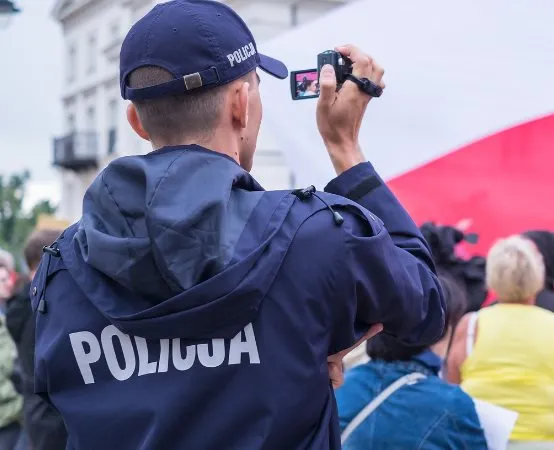 Oszustwa w Olsztynie: mieszkańcy tracą pieniądze przez fałszywe telefony
