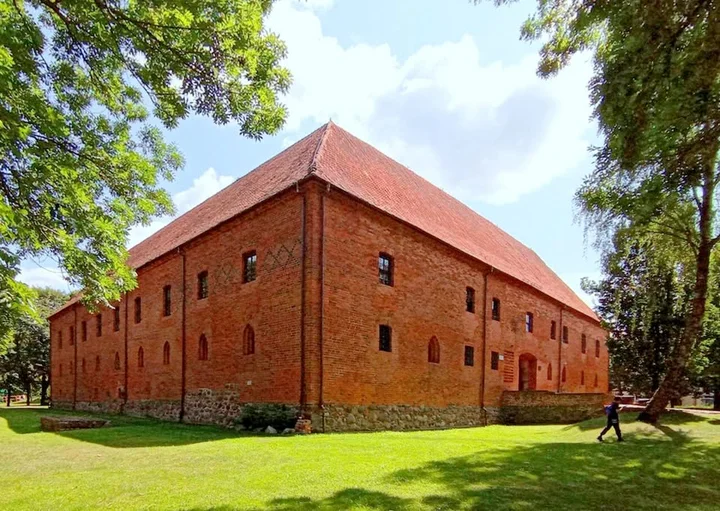 Grafika promocyjna wydarzenia Olsztyn i okolice — wycieczka 13–19 lipca 2026