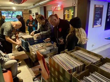 Grafika promocyjna wydarzenia Giełda płyt winylowych, CD i kaset w Olsztynie