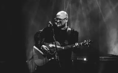 Grafika promocyjna wydarzenia Robert Kasprzycki w Olsztynie – stand-act w BAZA Olsztyn