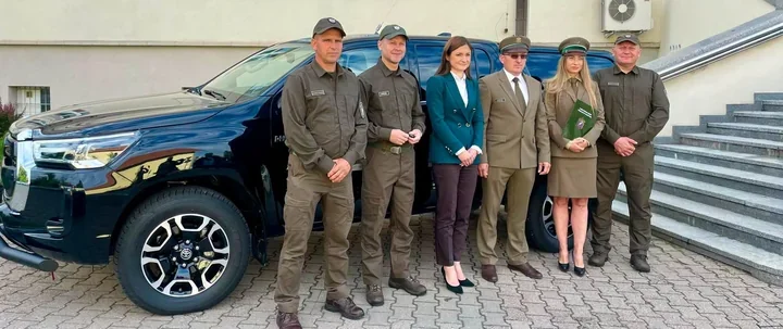 Nowy pick-up dla strażników z Olsztyna. Łatwiej dotrą na mazurskie akweny