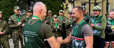Rowerowa sztafeta Straży Granicznej dotarła do Kętrzyna. Wojewoda ruszył na metę
