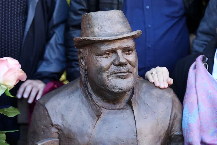 Tadeusz Machela upamiętniony ławeczką w centrum Olsztyna