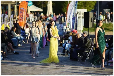Moda nad Ukielem połączyła sześć krajów. Pokaz przyciągnął tłumy