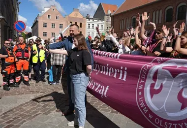 Barwny korowód ruszył przez Olsztyn. Kortowiada zaczęła się od parady