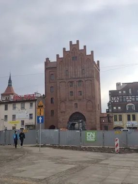 Rondela przy Wysokiej Bramie odzyskuje formę – relikt fortyfikacji w remoncie