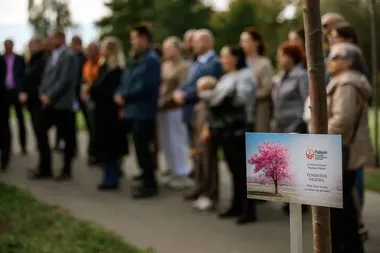 25 wiśni w Parku Centralnym. Powstał Skwer Nadziei