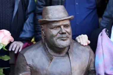 Tadeusz Machela upamiętniony ławeczką w centrum Olsztyna