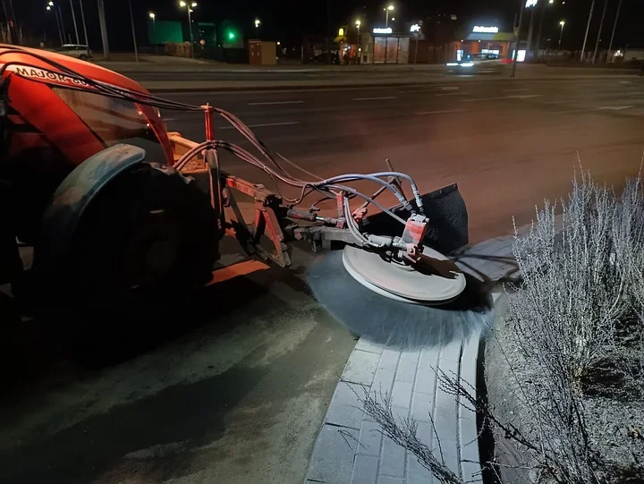 Zamiatarki w akcji – Olsztyn przyspiesza wiosenne porządki na ulicach