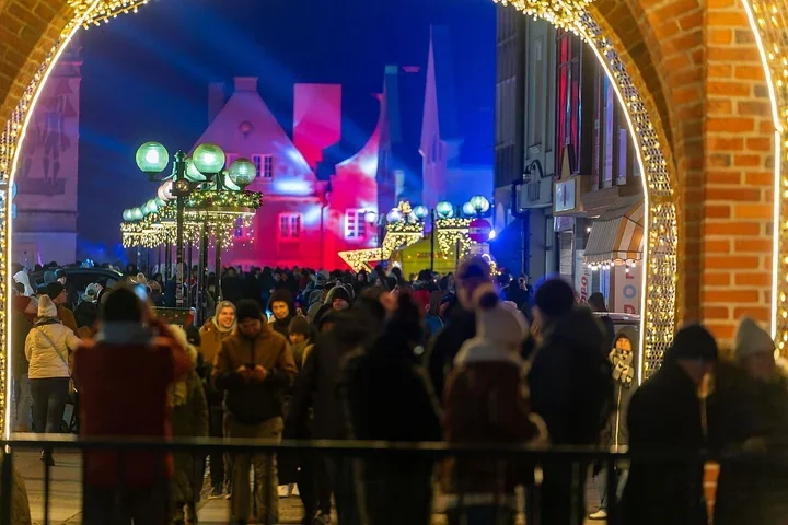 Świąteczne iluminacje w Olsztynie. Nowe dekoracje i karuzela
