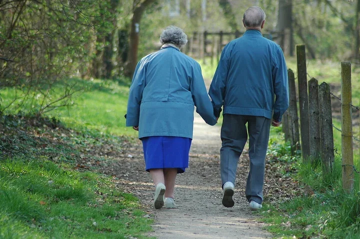 Bon senioralny do 2500 zł miesięcznie. Olsztyn czeka na finansowanie