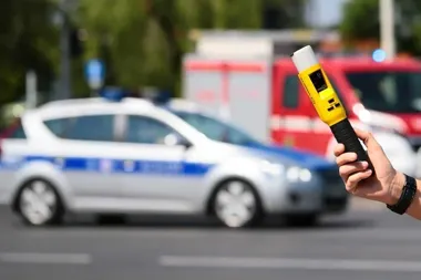 Po kolizji miał 2,5 promila i próbował uciec. Kierowca zatrzymał go sam