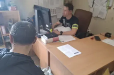 Policjant po służbie ruszył za złodziejem - sklepowe łupy wróciły na półki