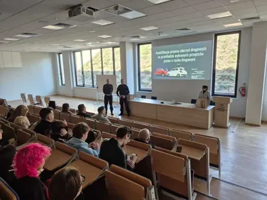 Na UWM policjanci rozebrali drogowe zdarzenia na czynniki prawne