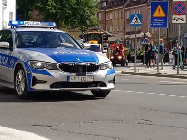 Radiowozy otworzyły kolumnę juwenaliów w Olsztynie, policja szykuje kolejne dni