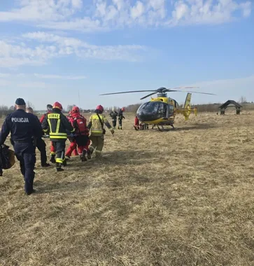 Na lodzie leżał skrajnie wychłodzony mężczyzna - policja i LPR uratowały życie