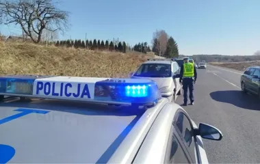 Pędził przez Barczewo, potem ruszył pieszo - policja odkryła całą listę