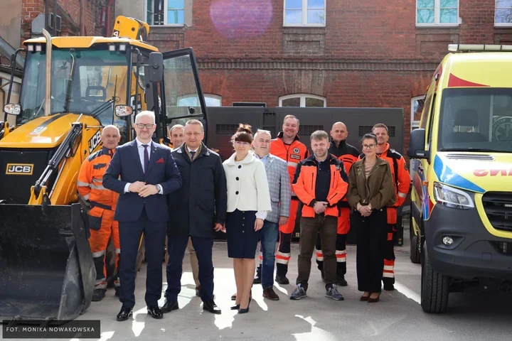 Nowa karetka dla Dobrego Miasta. Szpital dostał też sprzęt na kryzys