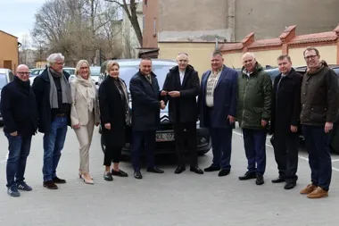 Dawny bus z Grazym trafi do Ukrainy razem z toną żywności