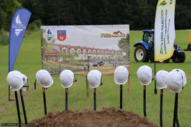 W Smolajnach rusza budowa bursy za 11,4 mln zł. To początek kampusu