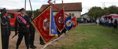 OSP w Mątkach otrzymała sztandar. Młodzi druhowie mają własny proporzec