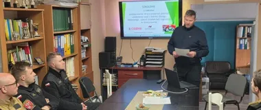 Strażacy z Olsztyna ćwiczyli uwalnianie pasażerów z kabin wind – bez wchodzenia do maszynowni